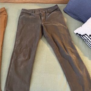 lululemon athletica Men's Chinos in Brown
